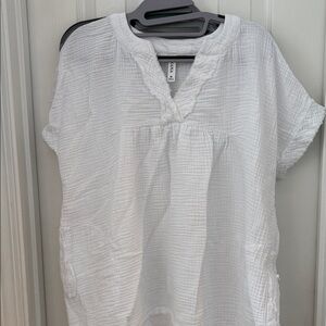 Zenana Outfitters White Gauze V-Neck Tunic Top